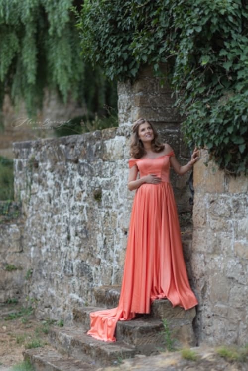 /_vercel/image?url=/Photo+d'une+femme+enceinte+en+robe+dans+une+grotte+au+Luxembourg.&w=1536&q=100